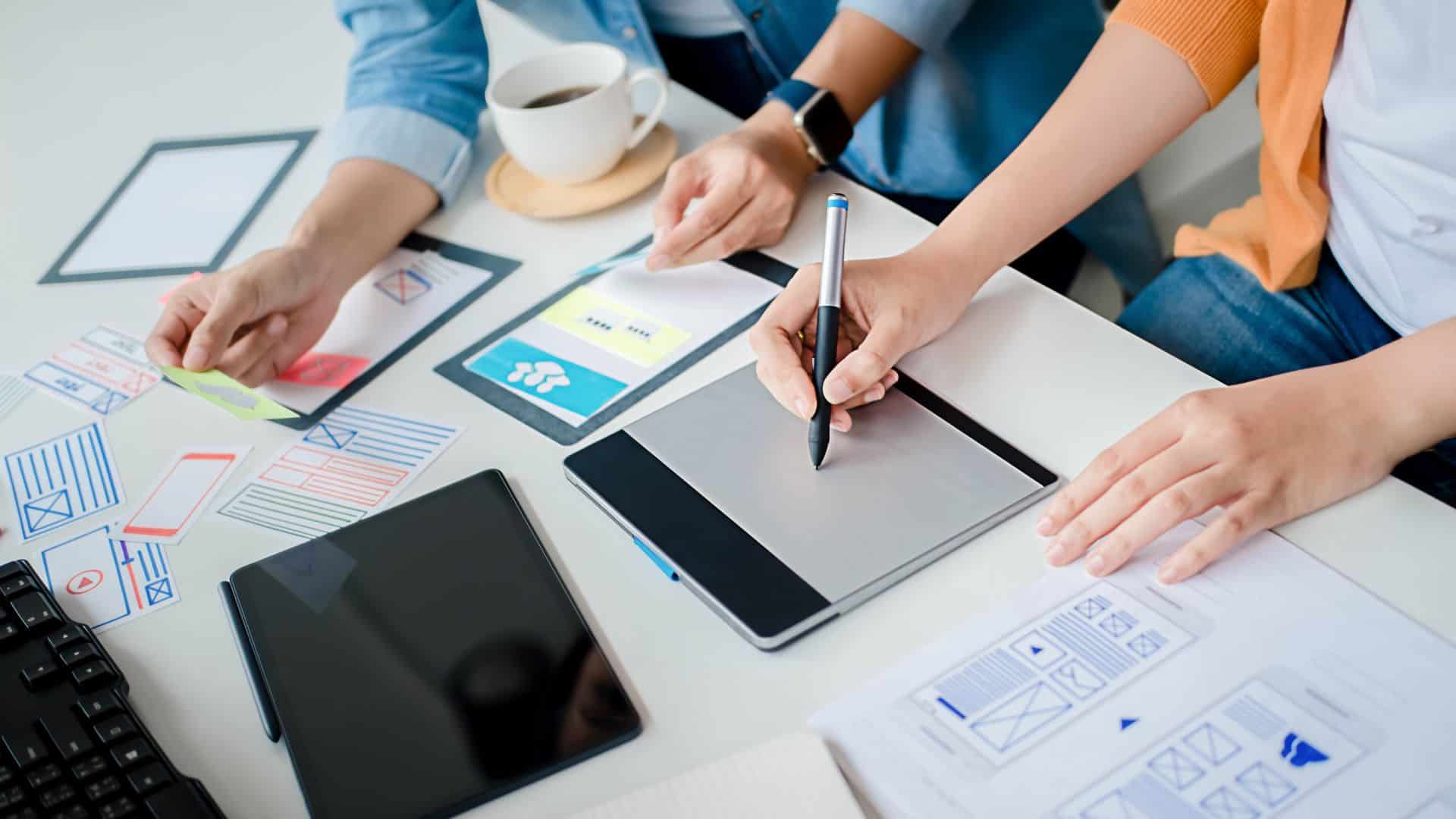People working together at desk